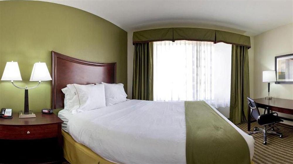 Hotel Express & Biloxi- By Ihg