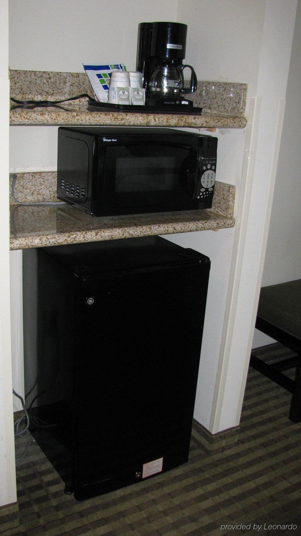 Express & Biloxi- By Ihg Ocean Springs